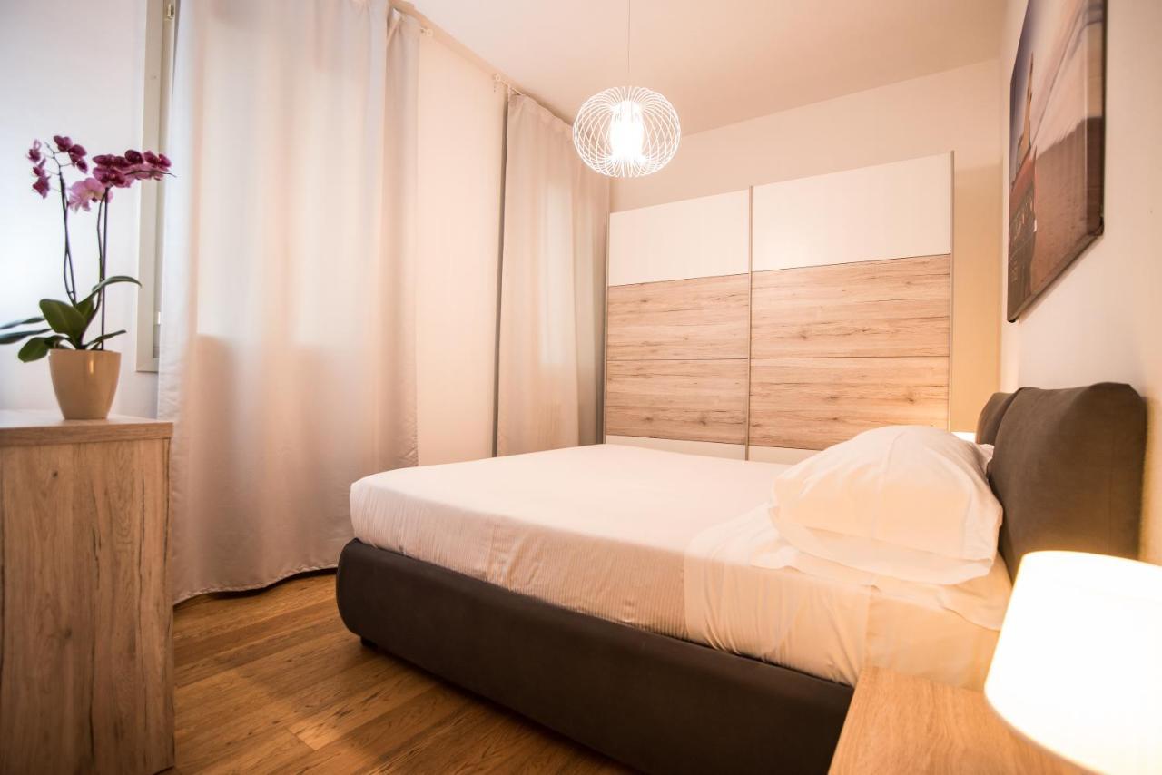 Hotel Ristorante Ala D'Oro ルーゴ エクステリア 写真