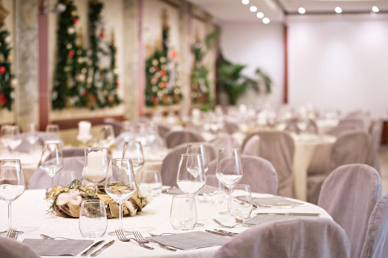 Hotel Ristorante Ala D'Oro ルーゴ エクステリア 写真